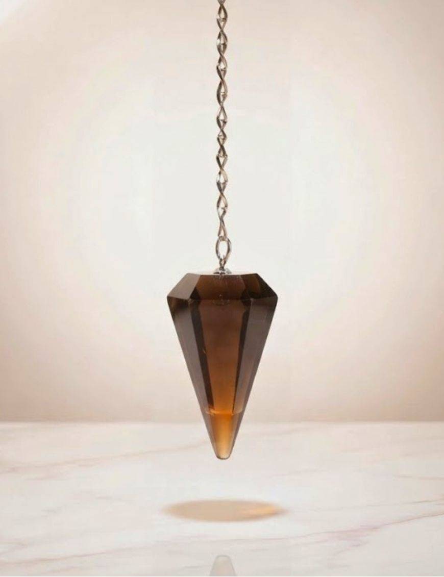 Pendule divinatoire en pierre conique QUARTZ FUMEfacettée avec chaîne argentée