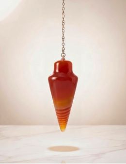 Pendule divinatoire Cornaline rubanée conique 3cm | Action & motivation