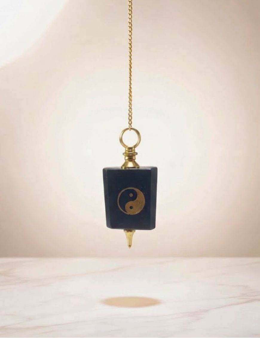 Pendule Yin Yang noir et doré : équilibre & intuition