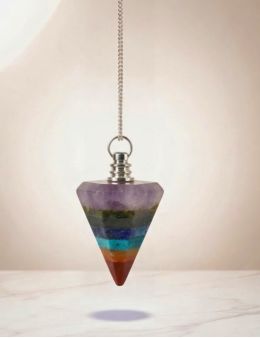 Pendule divinatoire pyramide 7 chakras avec chaîne argentée