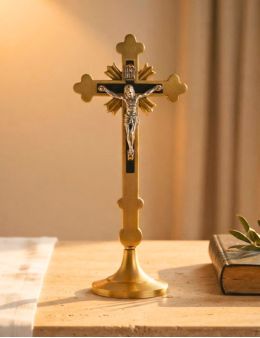 Crucifix sur pied ou calvaire métal 18 cm
