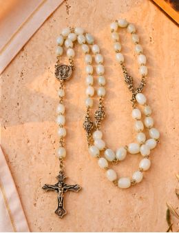 Chapelet en nacre, perles ovales et paters roses