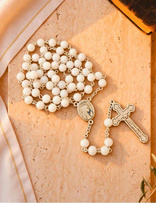 Chapelet en verre rond blanc, pour prier le rosaire