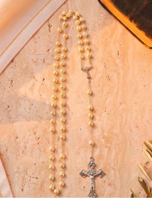 Chapelet de communion, perles nacrées, avec boîte