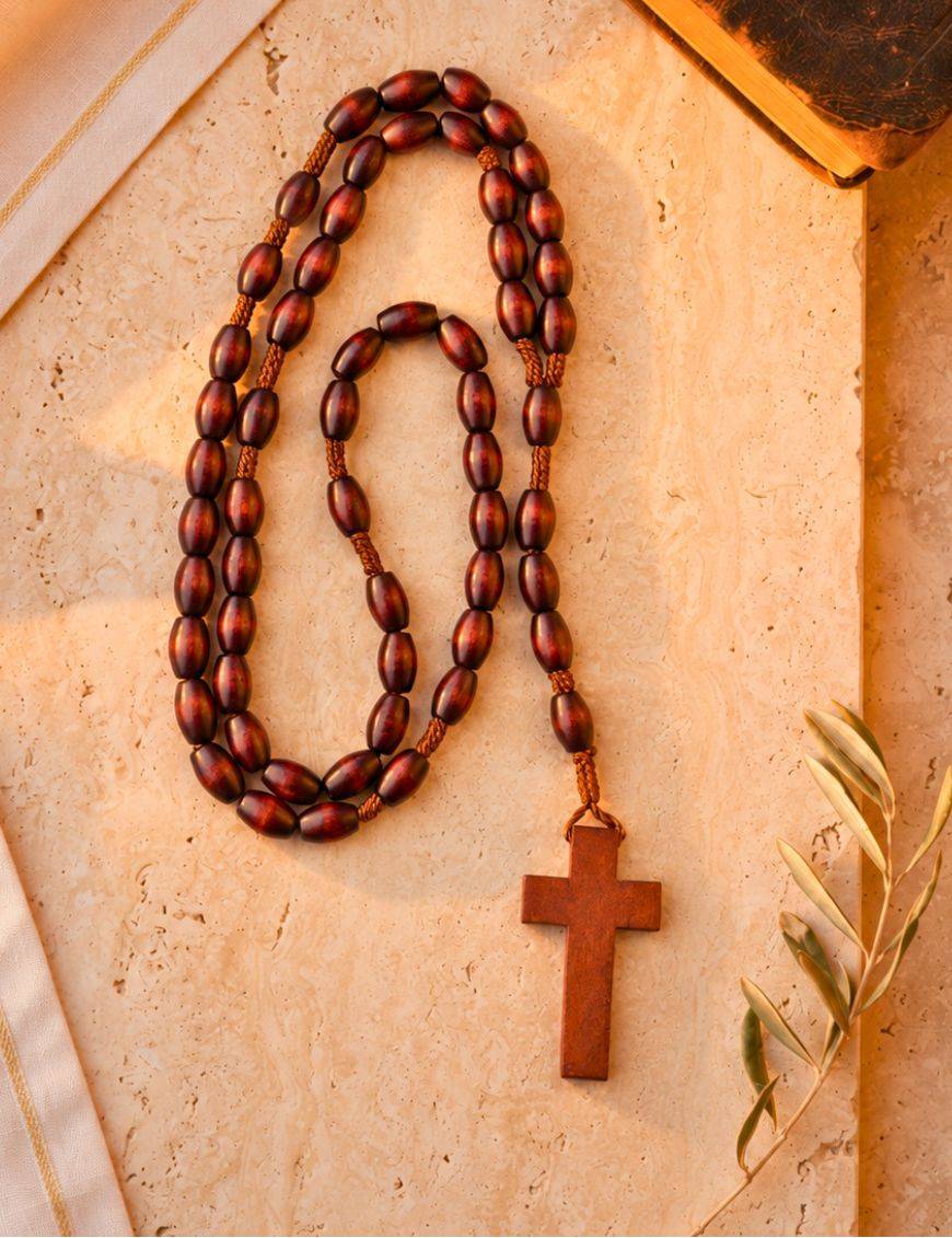 Chapelet corde, perles ovales en bois rouge