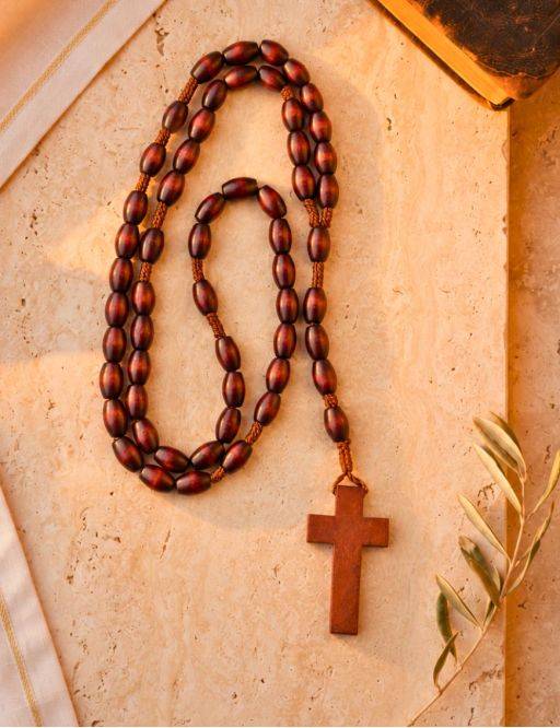 Chapelet corde, perles ovales en bois rouge