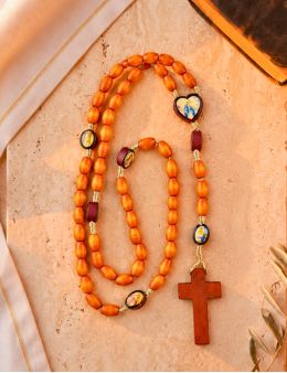 Chapelet corde avec images de saint et perles bois ovales