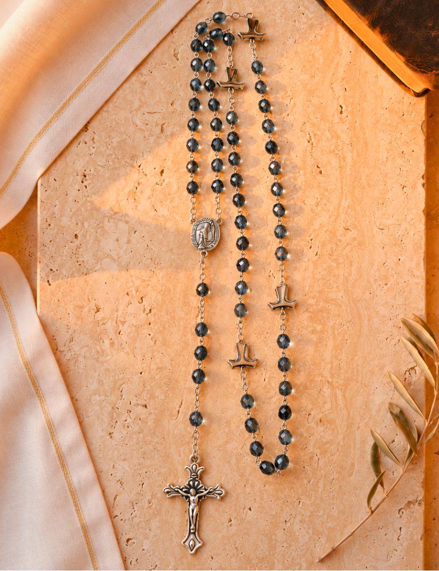 Chapelet Chaine avec perles de verre gris foncé et paters Tau