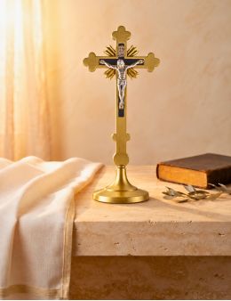 Crucifix sur pied ou calvaire métal 18 cm