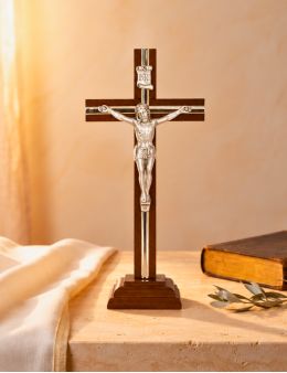 Crucifix sur pied ou calvaire avec Christ métal 20cm
