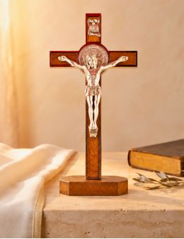 Calvaire / Crucifix / Croix de Saint Benoit bois et métal argenté