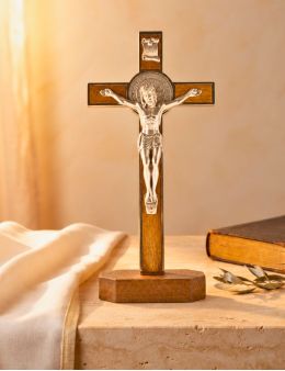 Calvaire / Crucifix sur pied / Croix sur pied St Benoit en métal et bois