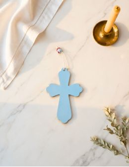 Petite croix en bois, simple et naturelle