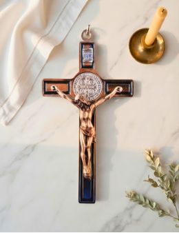 Crucifix / Croix Saint Benoit chromé avec fond en émail noir et Christ chromé