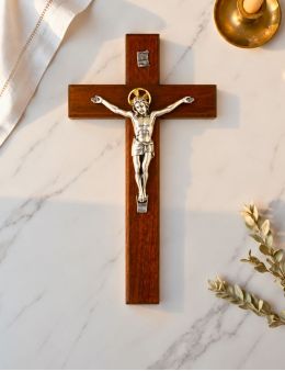 Crucifix / croix en bois avec Christ en métal argenté