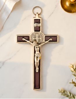 Crucifix / Croix de Saint Benoit métal chromé fond marron émaillé