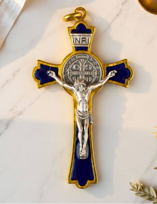 Crucifix / Croix de Saint Benoit en métal doré et émail coloré