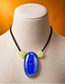 Collier corde et pierres, composition unique Lapis Lazuli et Jade