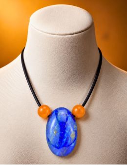 Collier corde et pierres, composition unique Lapis Lazuli et calcite orange