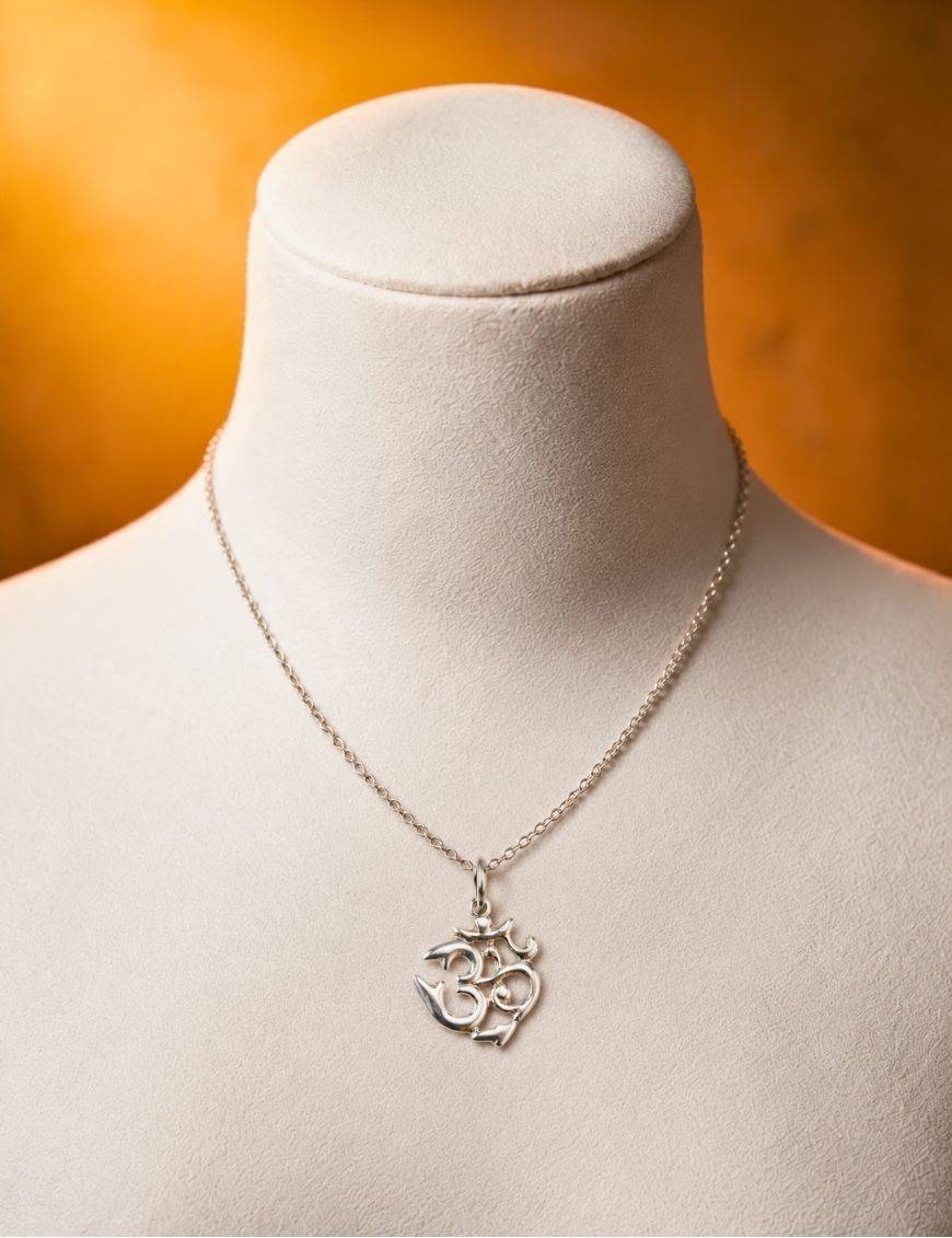 Pendentif Om en argent | Vibration sacrée, méditation