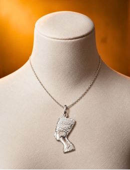 Pendentif argenté - Nefertiti