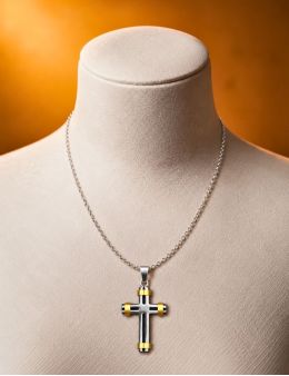 Pendentif Croix Moderne en Acier Inoxydable et Anneaux Dorés