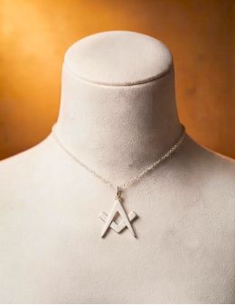 Pendentif argent équerre et compas