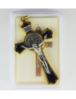 Croix Saint Benoit en métal doré et émail coloré