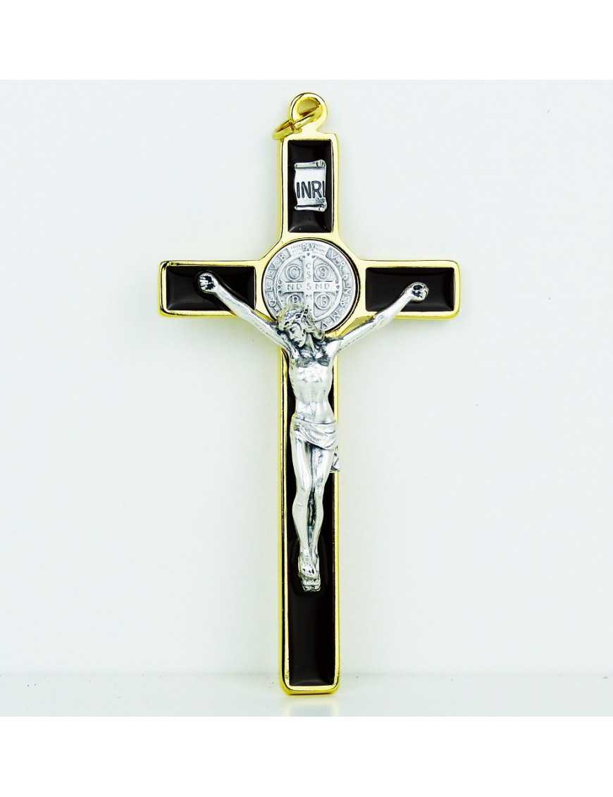 Croix Saint Benoit en métal doré et émail marron