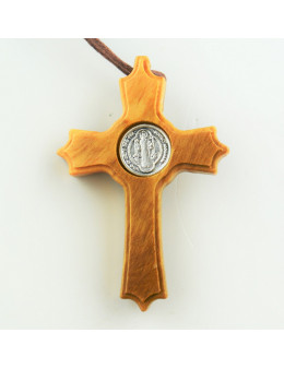 Croix Saint Benoit en bois d'olivier avec cordon