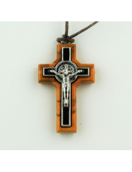 Croix Saint Benoit en bois d'olivier avec cordon
